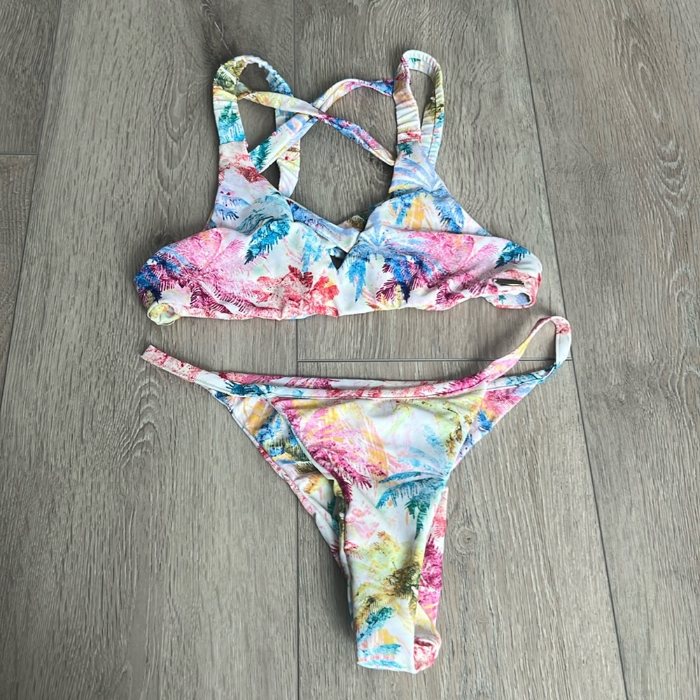 Floral Tropical Print Crisscross Bikini Set - Multicolor